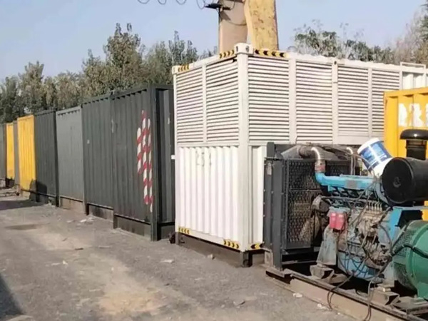 阳江镇200KW柴油发电机机组每小时油耗是多少？